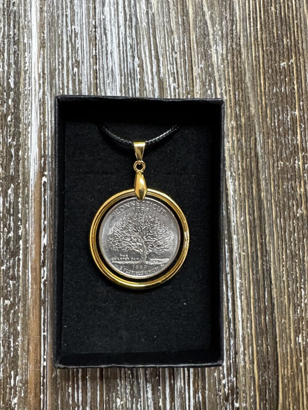 1999 USA Connecticut Quarter Pendant (Handcrafted Resin) - Charter Oak